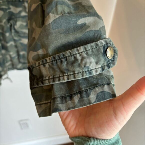Talula Aritizia Cargo Military Trooper hooded Camo Women’s Jacket size Medium! - Picture 9 of 12
